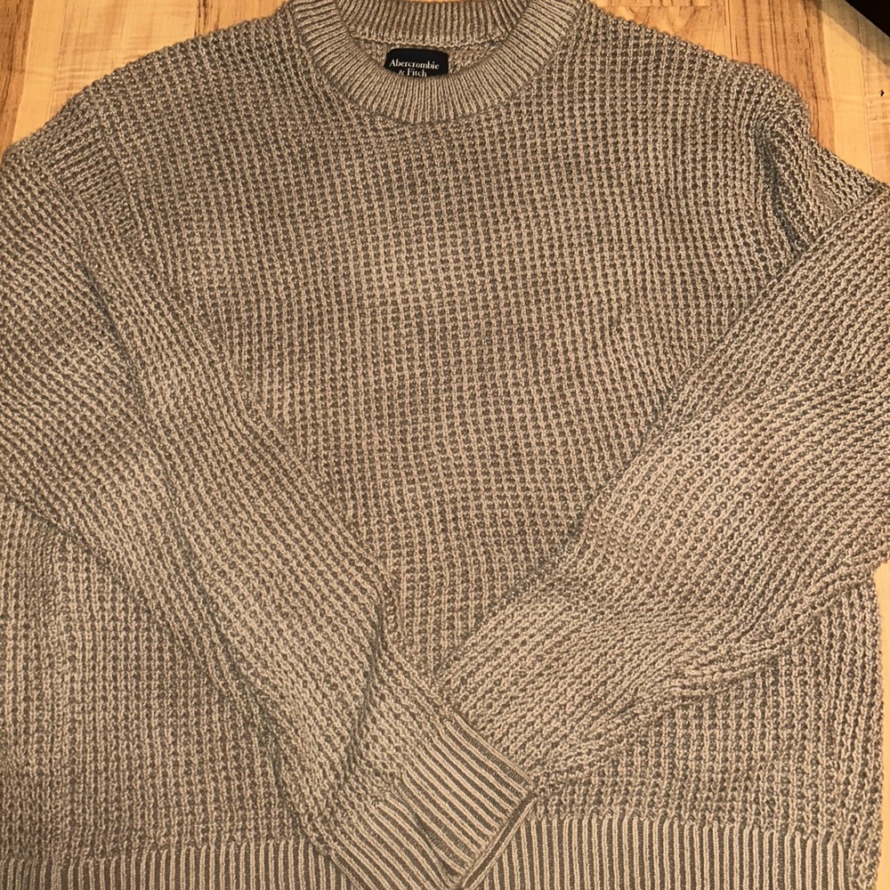 Abercrombie & Fitch Men's Taupe Crewneck sweater cropped